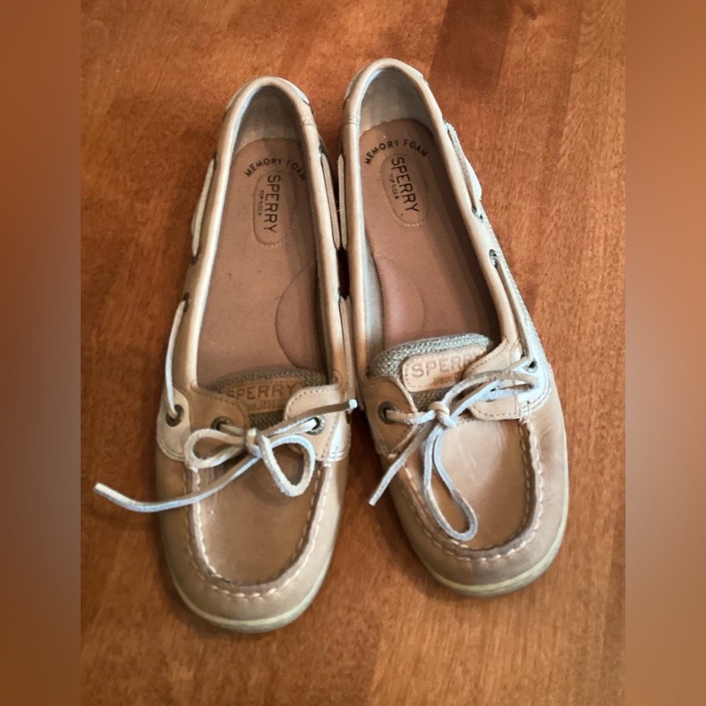 Women’s Sperry Top Side Boat shoes, Size 8. Good used condition!